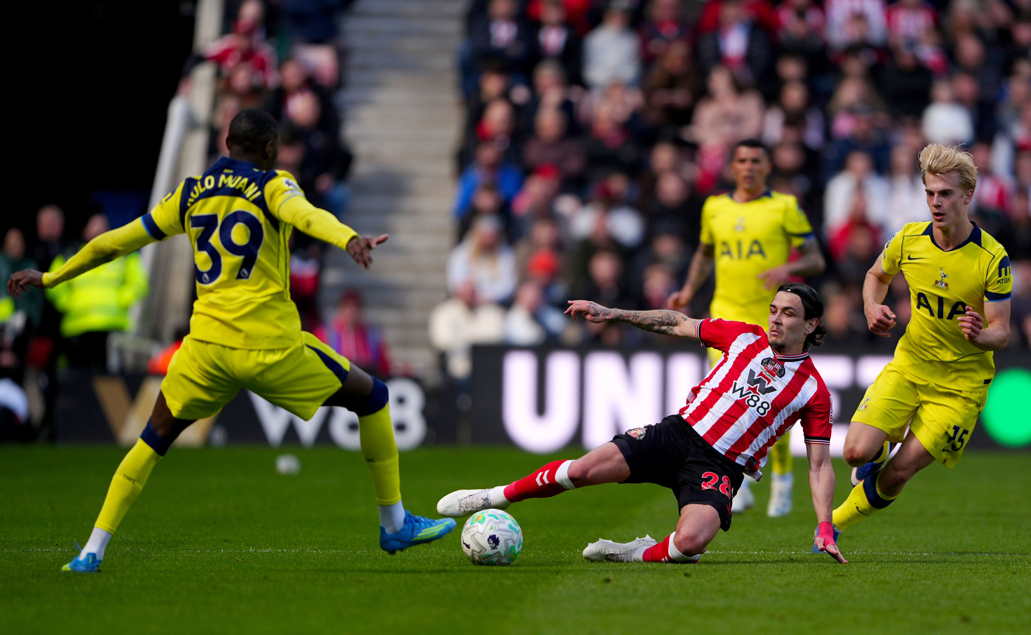 Ne pomaže ni De Zerbi, Totenhem sve bliži katastrofi, remi u Notingemu koji niko nije želeo